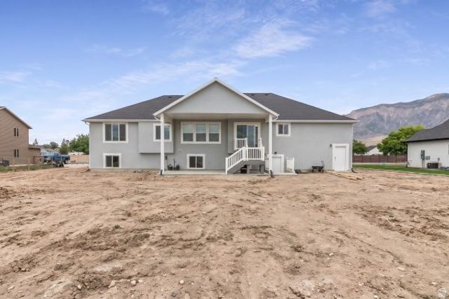2543 W 3100 N, Farr West, UT 84404