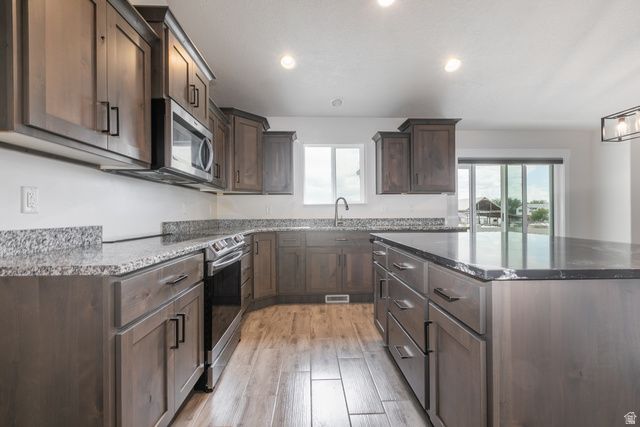2543 W 3100 N, Farr West, UT 84404