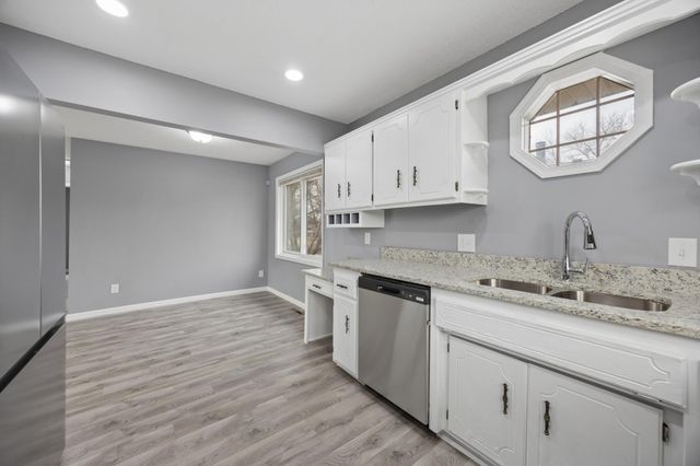 1609 82nd Avenue N, Brooklyn Park, MN 55444