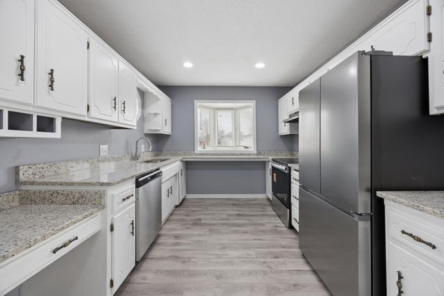 1609 82nd Avenue N, Brooklyn Park, MN 55444