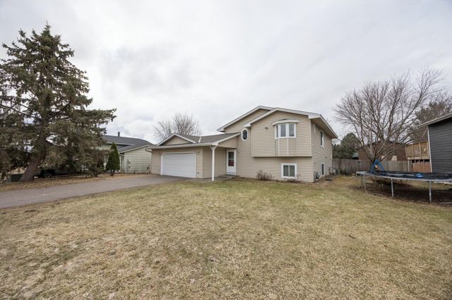 1609 82nd Avenue N, Brooklyn Park, MN 55444