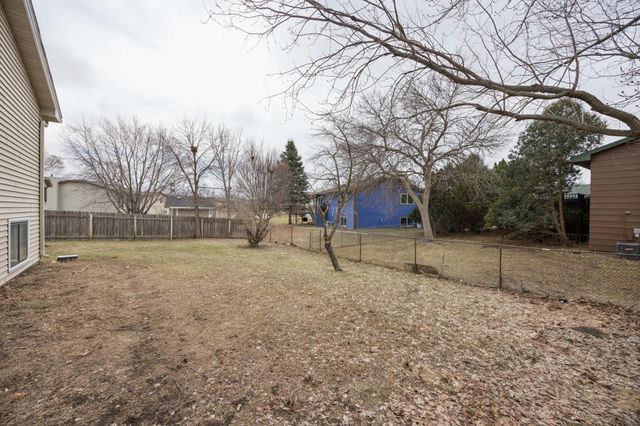 1609 82nd Avenue N, Brooklyn Park, MN 55444