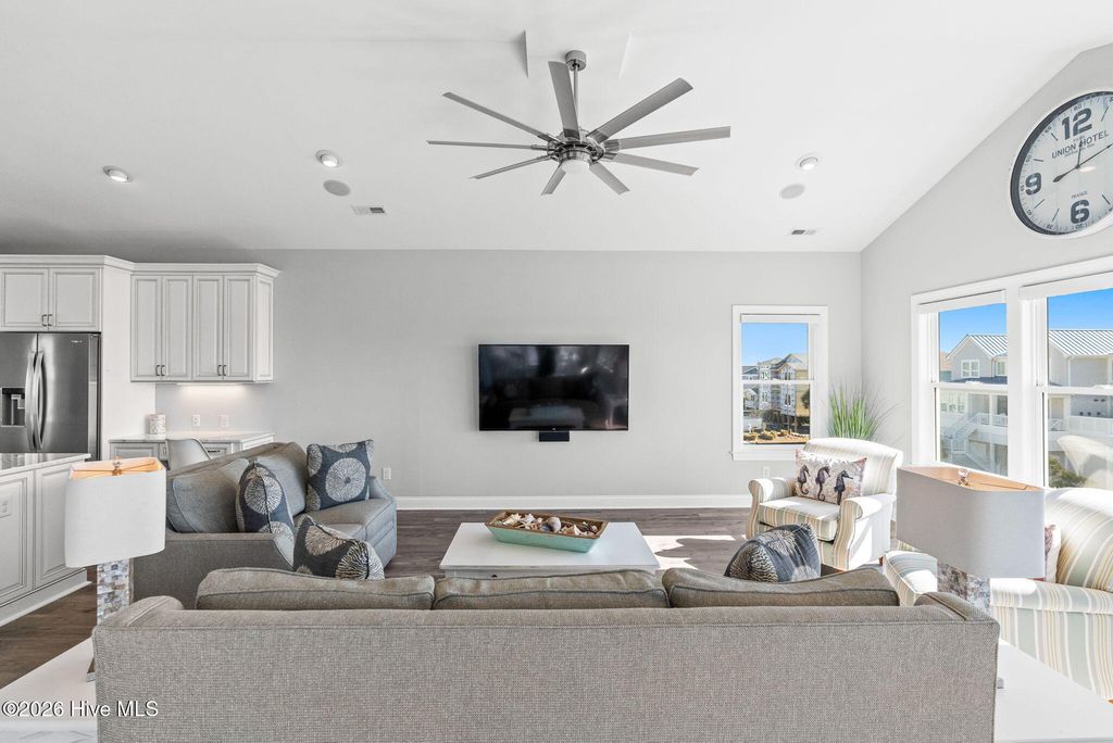 Image 18 of property listing at 392 Ocean Boulevard W, Supply, NC 28462