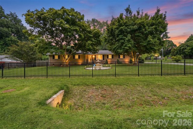 6108 Mallard Drive, Charlotte, NC 28227