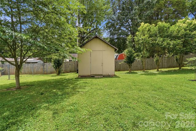 6108 Mallard Drive, Charlotte, NC 28227