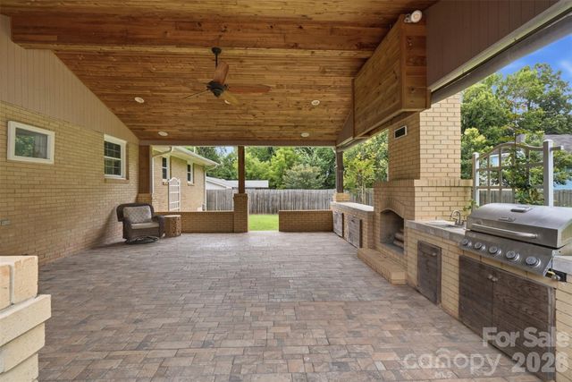 6108 Mallard Drive, Charlotte, NC 28227