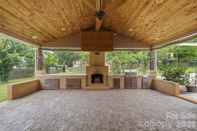 6108 Mallard Drive, Charlotte, NC 28227