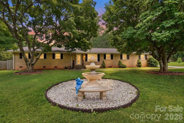 6108 Mallard Drive, Charlotte, NC 28227