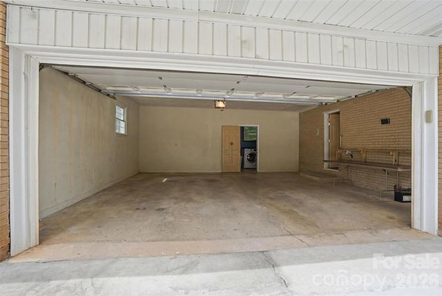 6108 Mallard Drive, Charlotte, NC 28227