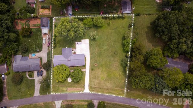 6108 Mallard Drive, Charlotte, NC 28227