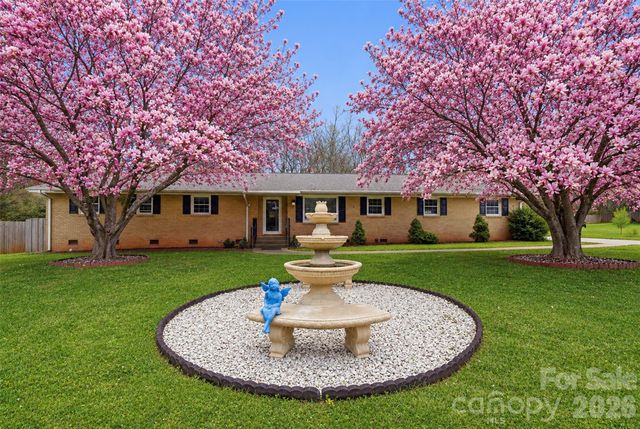 6108 Mallard Drive, Charlotte, NC 28227