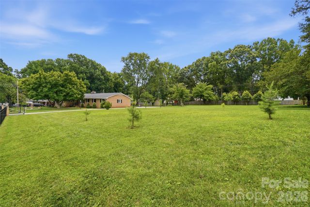 6108 Mallard Drive, Charlotte, NC 28227