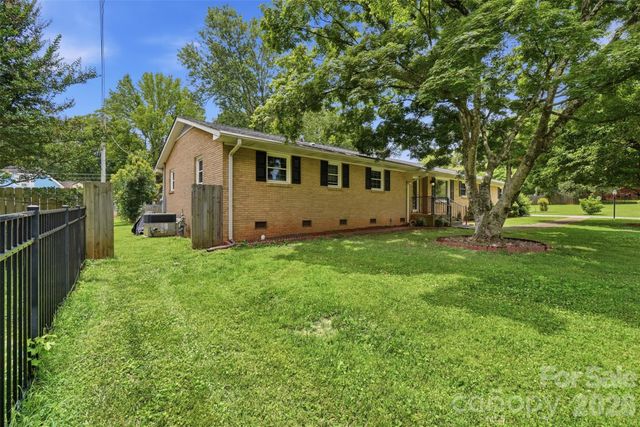 6108 Mallard Drive, Charlotte, NC 28227
