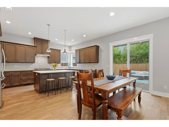 11409 Sw SUZANNE Pl, Portland, OR 97223