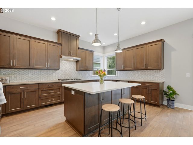 11409 Sw SUZANNE Pl, Portland, OR 97223