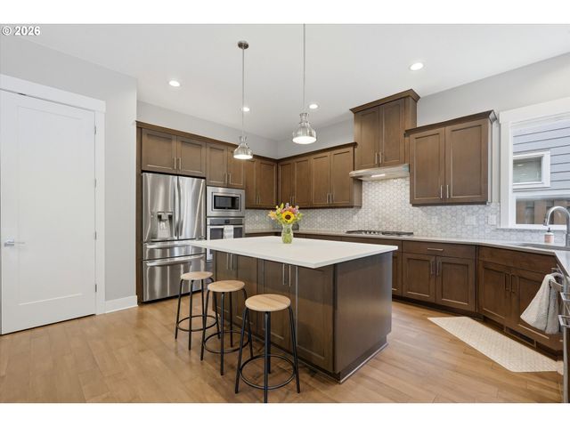 11409 Sw SUZANNE Pl, Portland, OR 97223