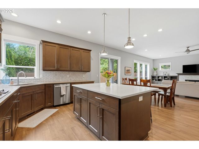 11409 Sw SUZANNE Pl, Portland, OR 97223