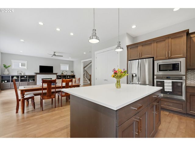11409 Sw SUZANNE Pl, Portland, OR 97223