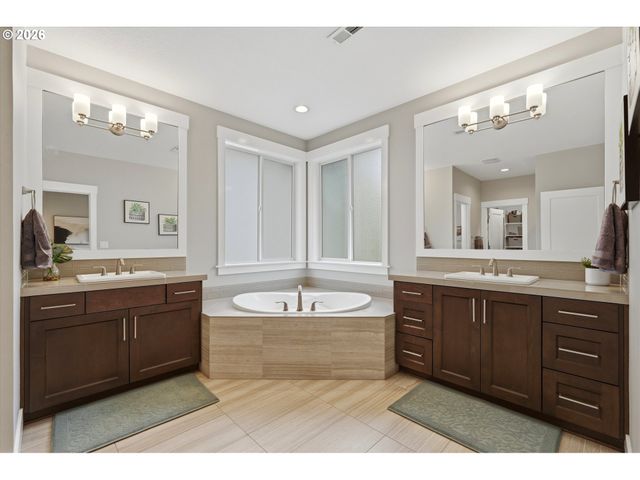 11409 Sw SUZANNE Pl, Portland, OR 97223