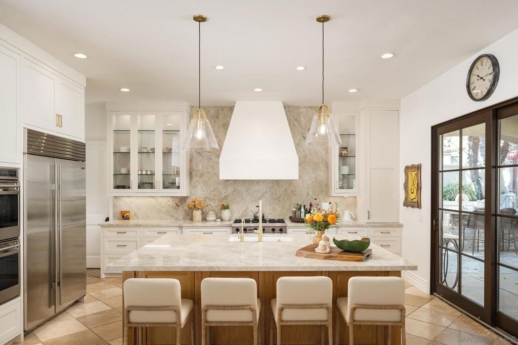 1040 Crest Dr, Encinitas, CA 92024 — exterior