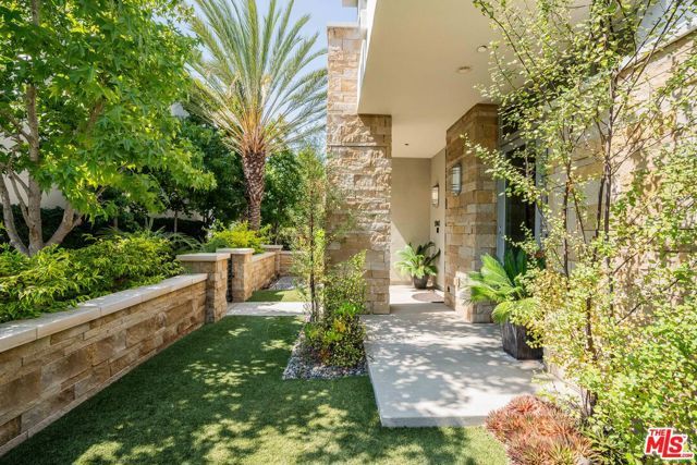 13042 W North Icon Circle, Los Angeles, CA 90094