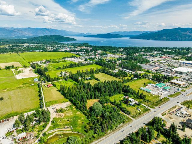 477545 US-95, Ponderay, ID 83852