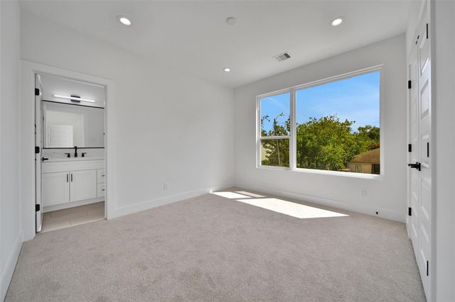 7012 Saint Augustine Street, Houston, TX 77021