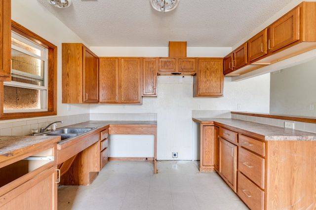 2511 N Chautauqua Ave, Wichita, KS 67219