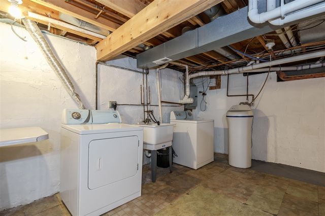 9715 Woodlawn Drive, Portage, MI 49002