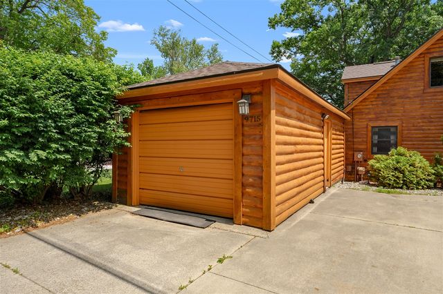 9715 Woodlawn Drive, Portage, MI 49002