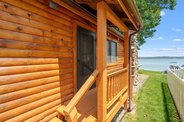 9715 Woodlawn Drive, Portage, MI 49002