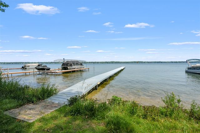 9715 Woodlawn Drive, Portage, MI 49002