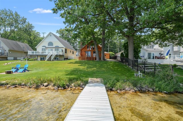 9715 Woodlawn Drive, Portage, MI 49002