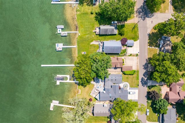 9715 Woodlawn Drive, Portage, MI 49002