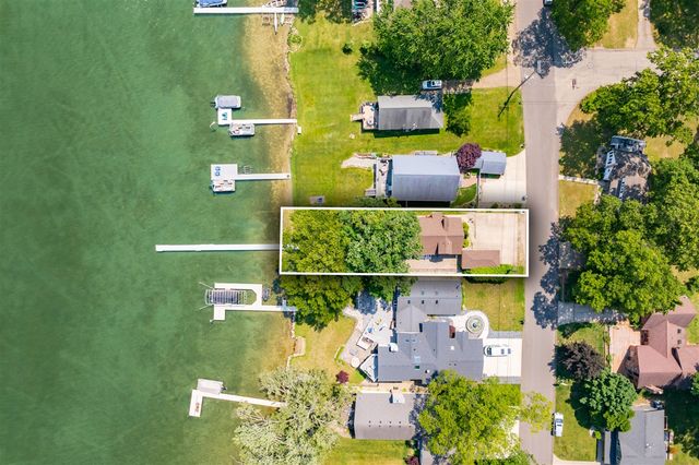 9715 Woodlawn Drive, Portage, MI 49002