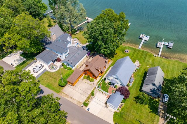 9715 Woodlawn Drive, Portage, MI 49002