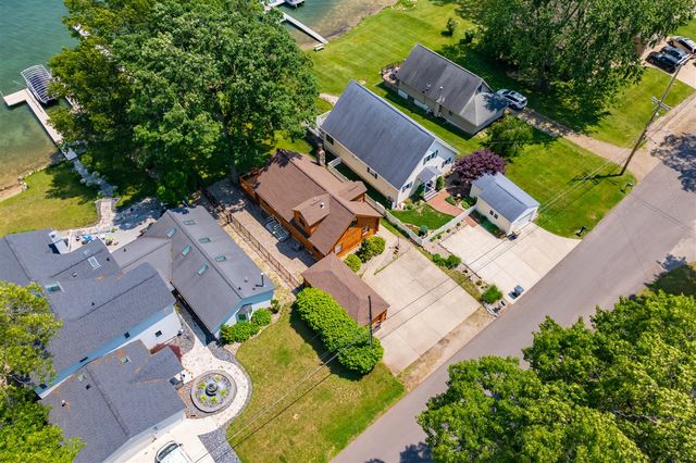 9715 Woodlawn Drive, Portage, MI 49002