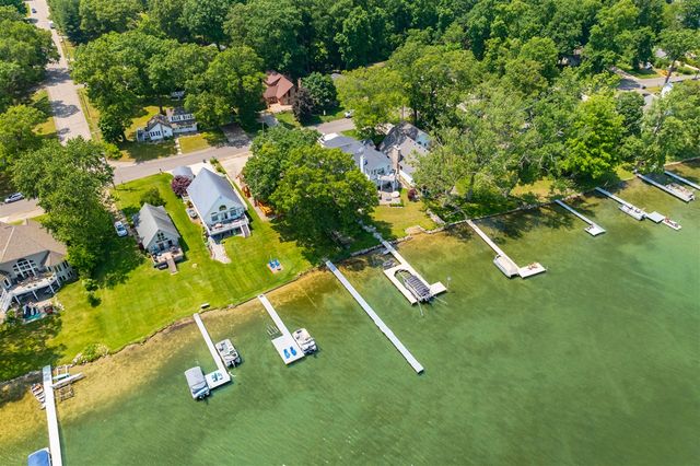 9715 Woodlawn Drive, Portage, MI 49002