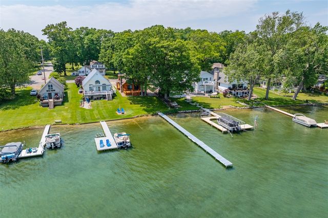 9715 Woodlawn Drive, Portage, MI 49002