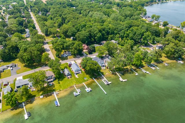 9715 Woodlawn Drive, Portage, MI 49002