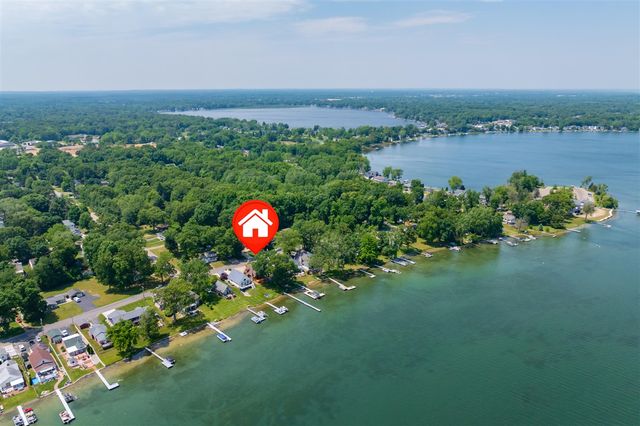 9715 Woodlawn Drive, Portage, MI 49002