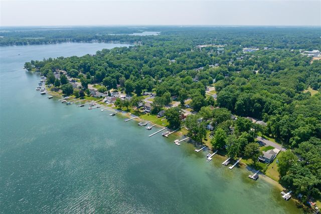 9715 Woodlawn Drive, Portage, MI 49002