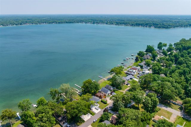 9715 Woodlawn Drive, Portage, MI 49002