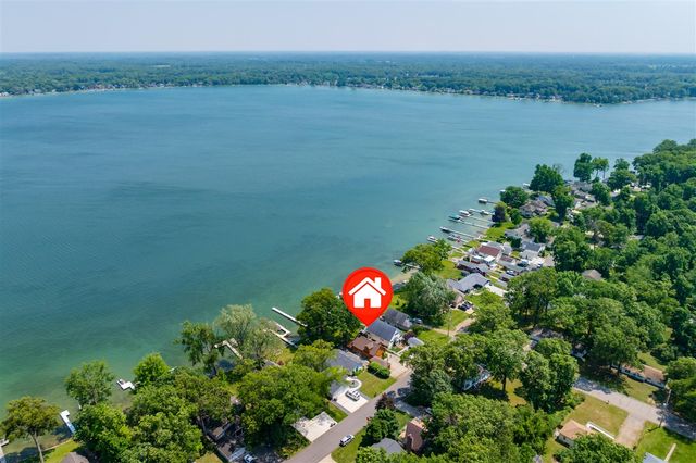 9715 Woodlawn Drive, Portage, MI 49002