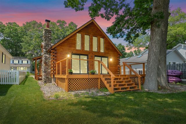 9715 Woodlawn Drive, Portage, MI 49002