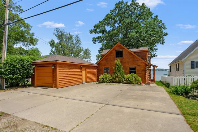 9715 Woodlawn Drive, Portage, MI 49002