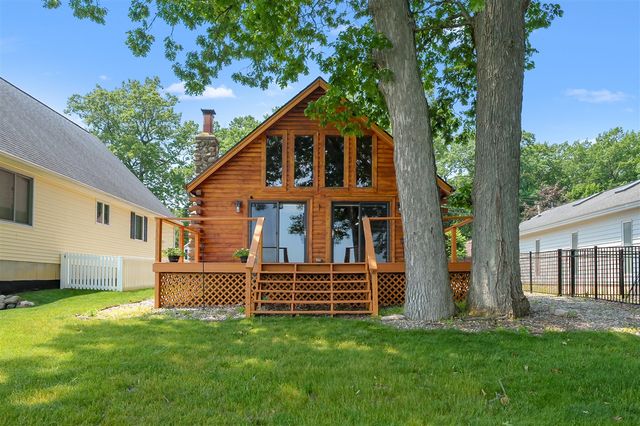 9715 Woodlawn Drive, Portage, MI 49002