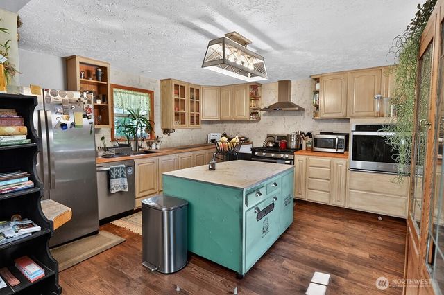 2573 Deer Park Road, Port Angeles, WA 98362