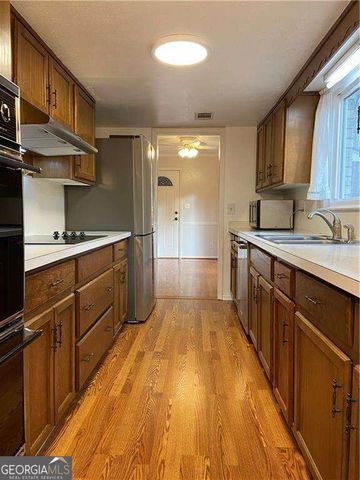 620 Oakstone Way, Roswell, GA 30075