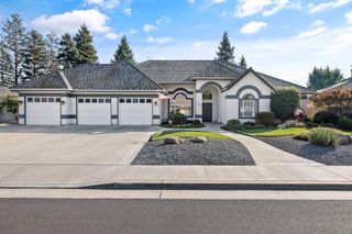 2637 E Laura Court, Visalia, CA 93292